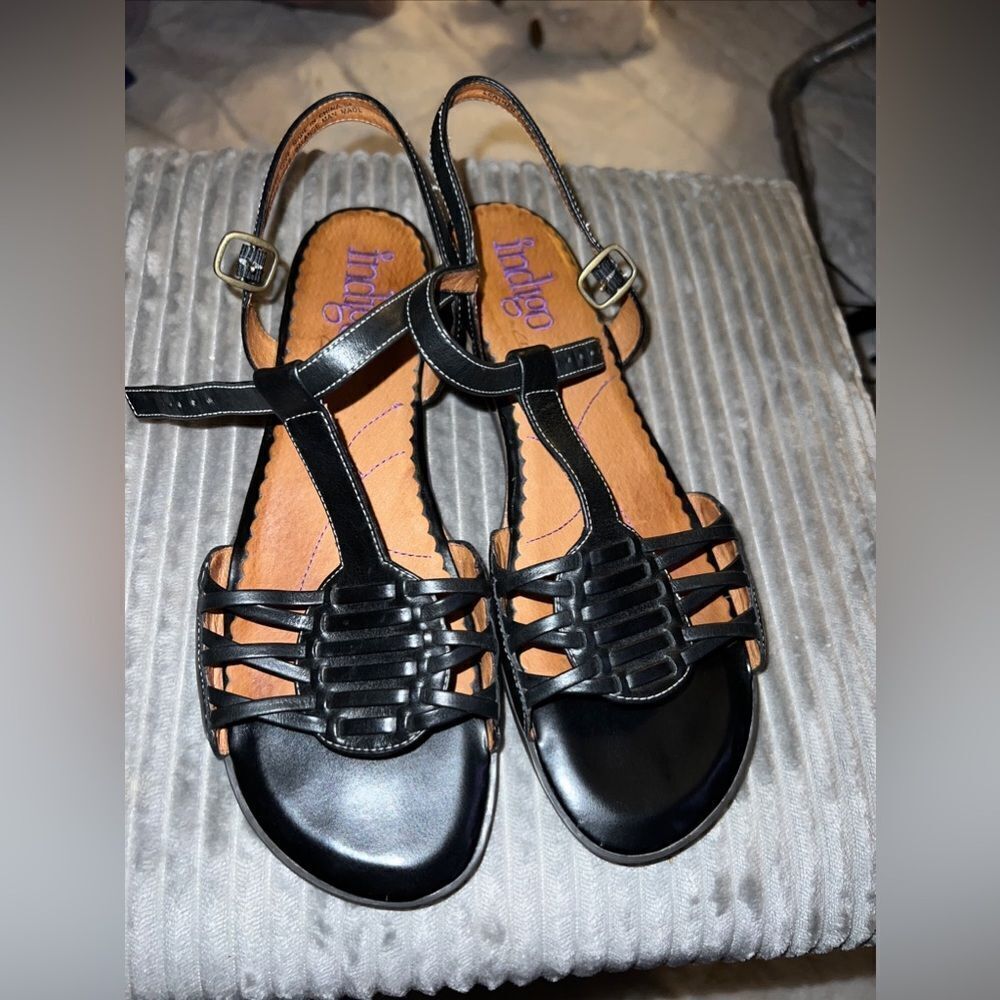 Indigo Sandals Womens 9.5 Wedge T Strap Slingback Black Leather Open Toe Casual